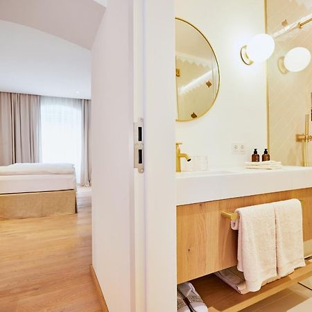 Boutiquehotel Zum Goldenen Hirschen Gmunden Exterior photo